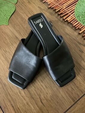 Franco Sarto Caven Slides Sandals 8M Black  Leather Open Toe Casual